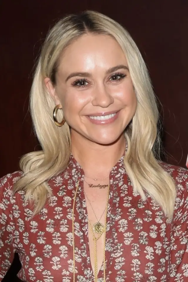 Zdjęcie  (Becca Tobin)