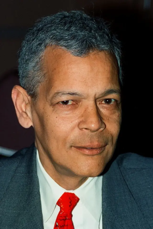 Zdjęcie  (Julian Bond)