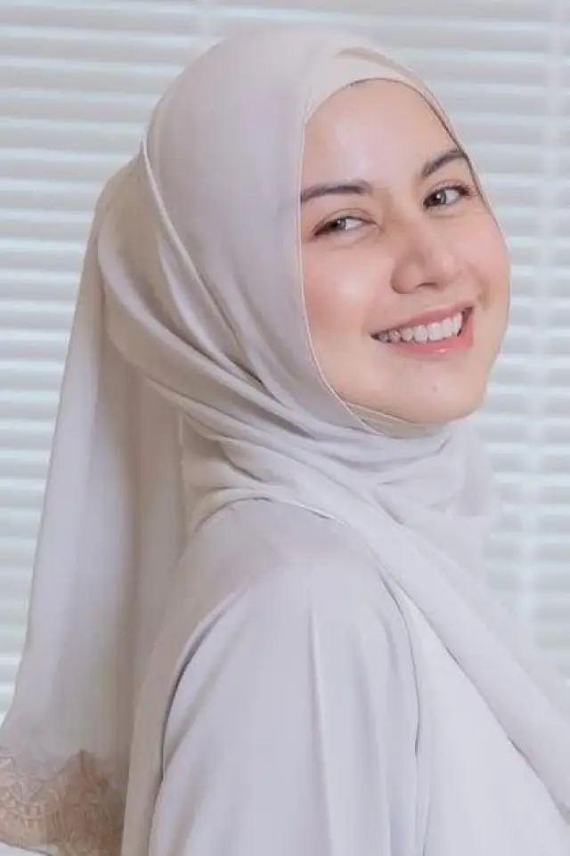 Zdjęcie  (Lisa Surihani)