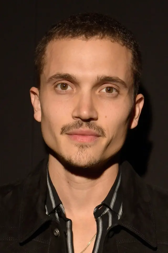 Zdjęcie Karl Glusman