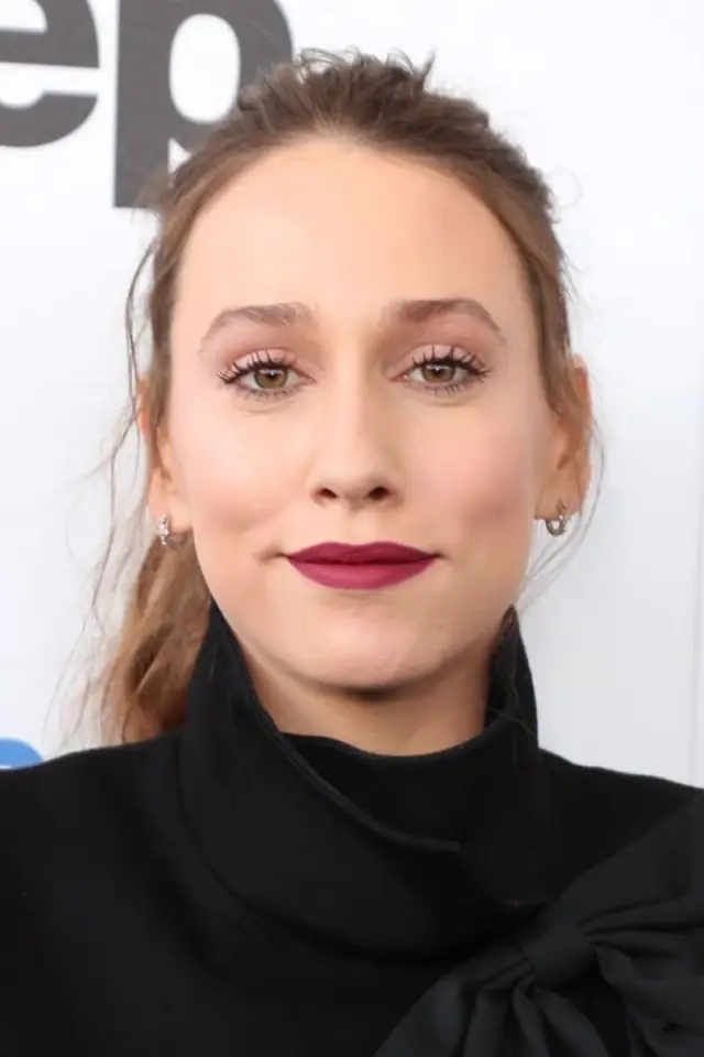 Zdjęcie  (Sarah Sutherland)