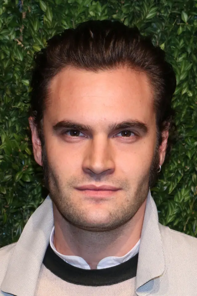 Zdjęcie Tom Bateman