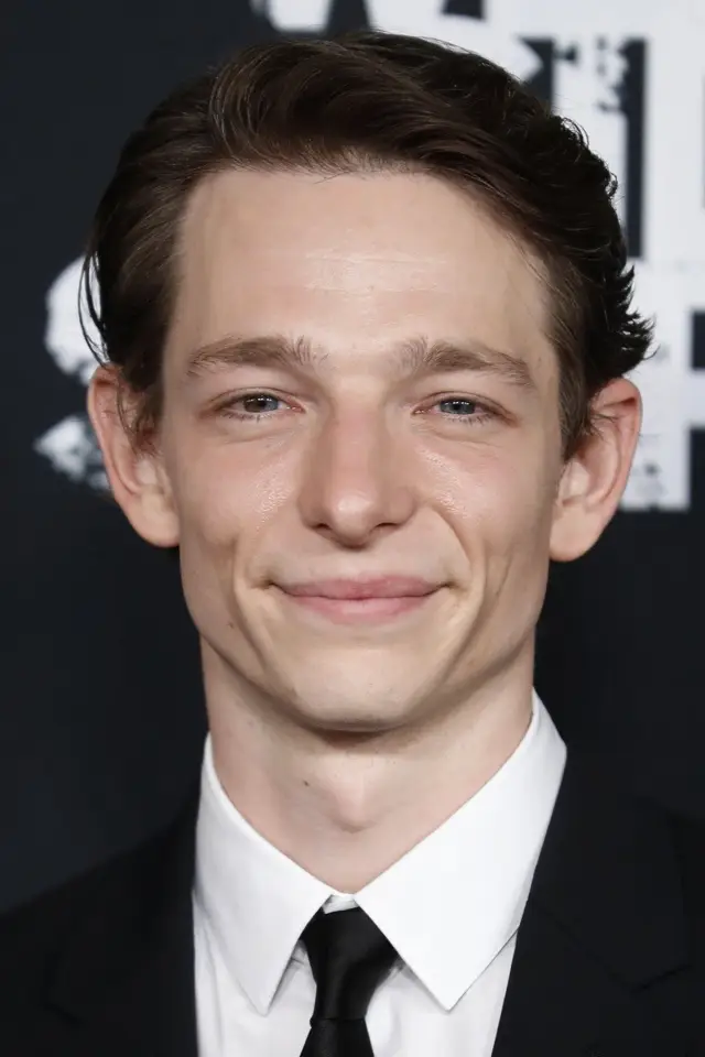 Zdjęcie Mike Faist