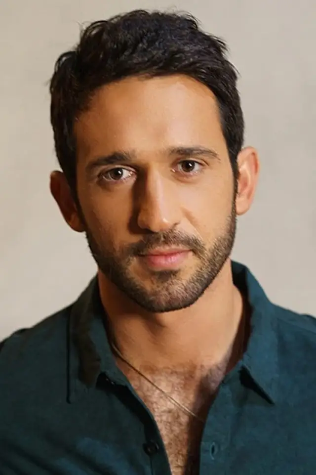 Zdjęcie  (Darius Homayoun)