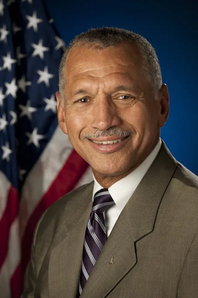 Zdjęcie  (Charles Bolden)