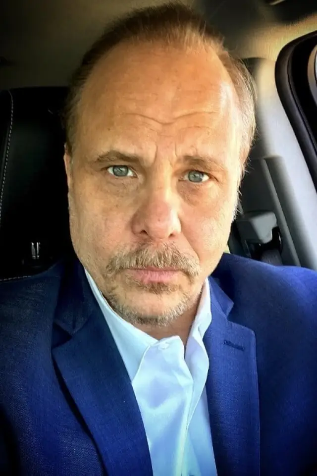Zdjęcie Dennis W. Hall (Dennis W. Hall)