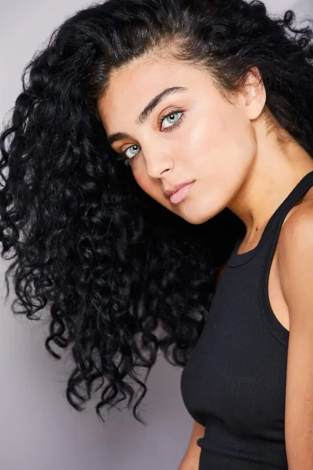 Zdjęcie  (Brooke Maroon)