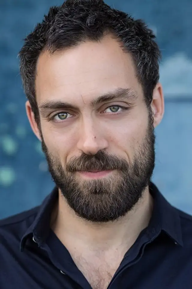 Zdjęcie Alex Hassell