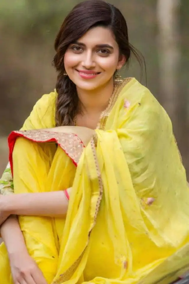 Zdjęcie Nimrat Khaira (Nimrat Khaira)