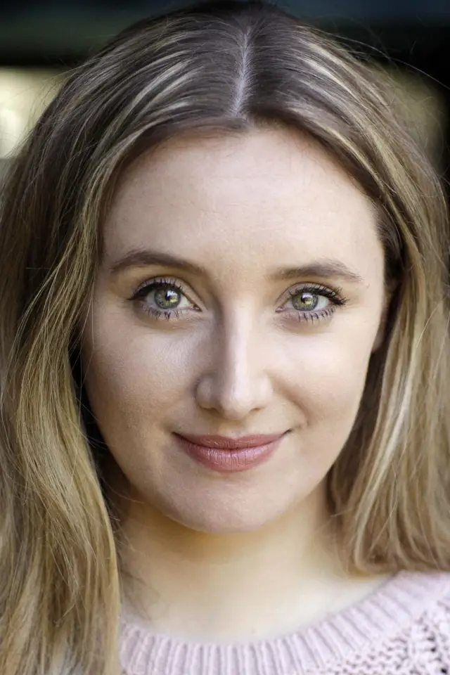 Zdjęcie  (Lily Brazier)