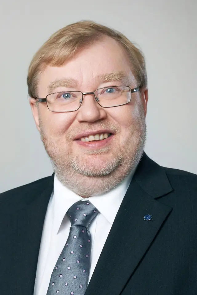 Zdjęcie  (Mart Laar)
