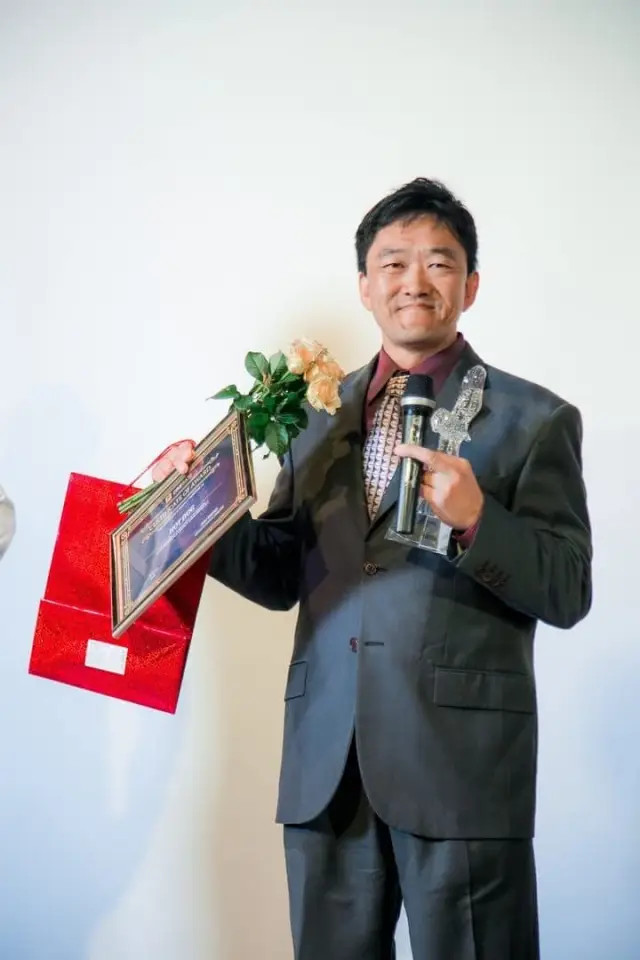 Zdjęcie  (T.J. Yoshizaki)