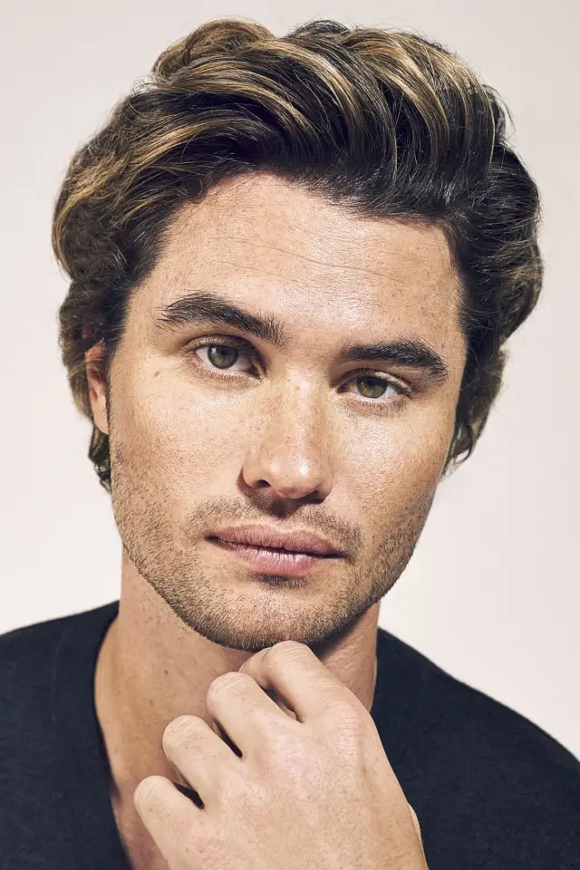 Zdjęcie  (Chase Stokes)