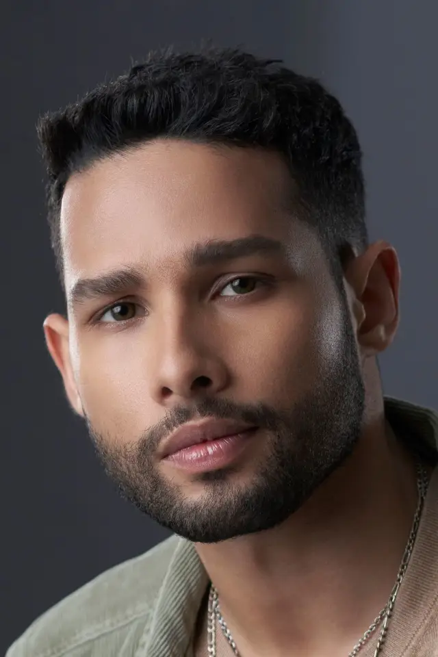 Zdjęcie  (Siddhant Chaturvedi)