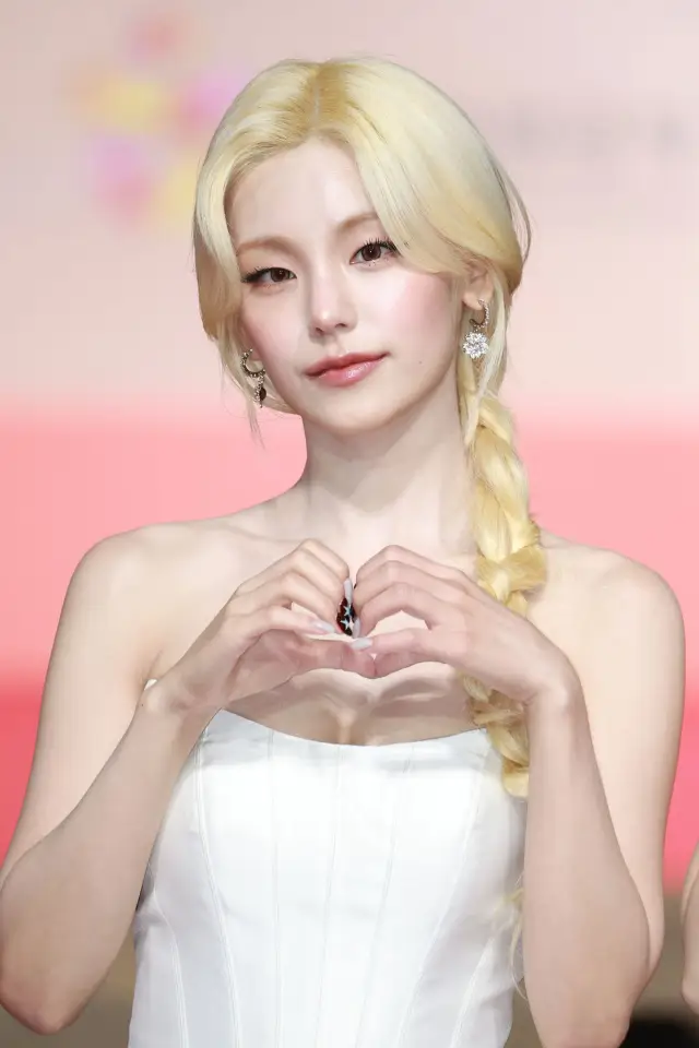 Zdjęcie  (Yeji)