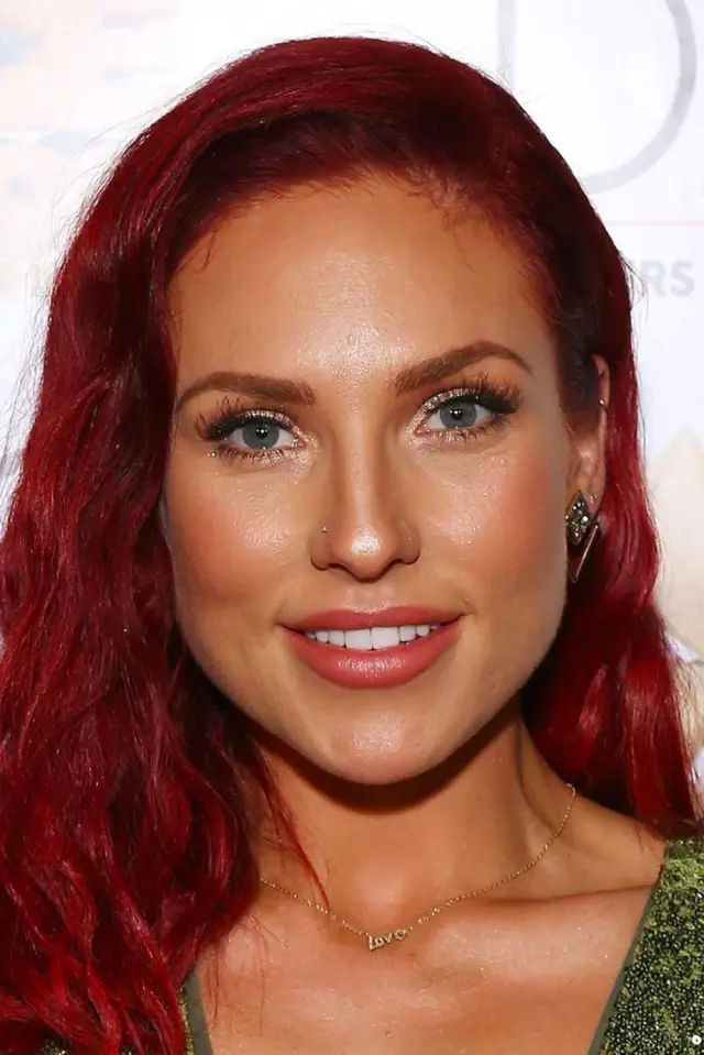 Zdjęcie  (Sharna Burgess)