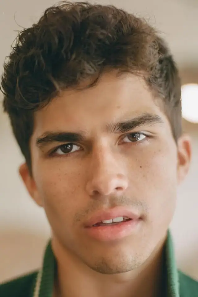 Zdjęcie Alex Aiono