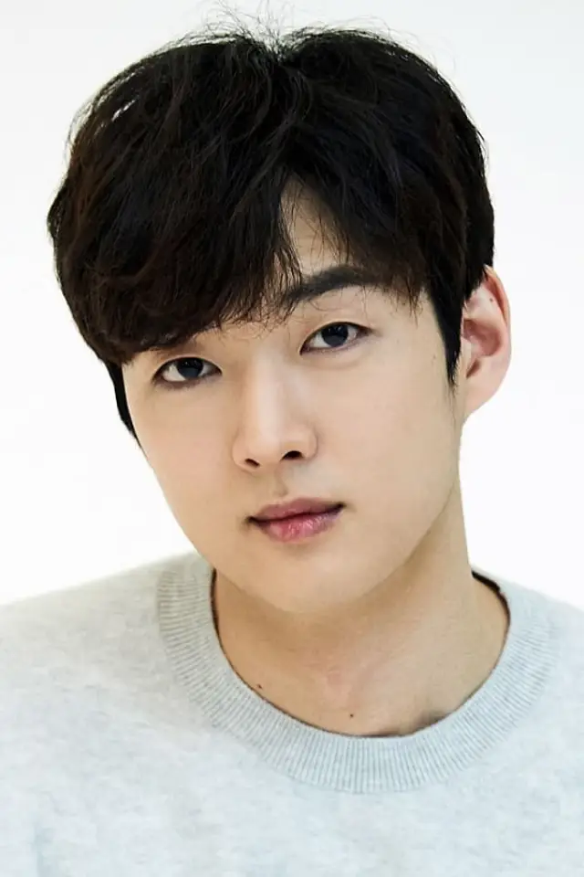 Zdjęcie  (Kang Young-suk)