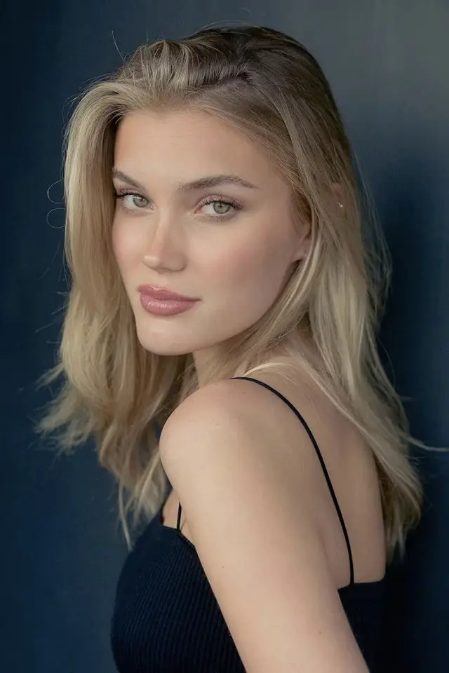 Zdjęcie  (Mimi Slinger)