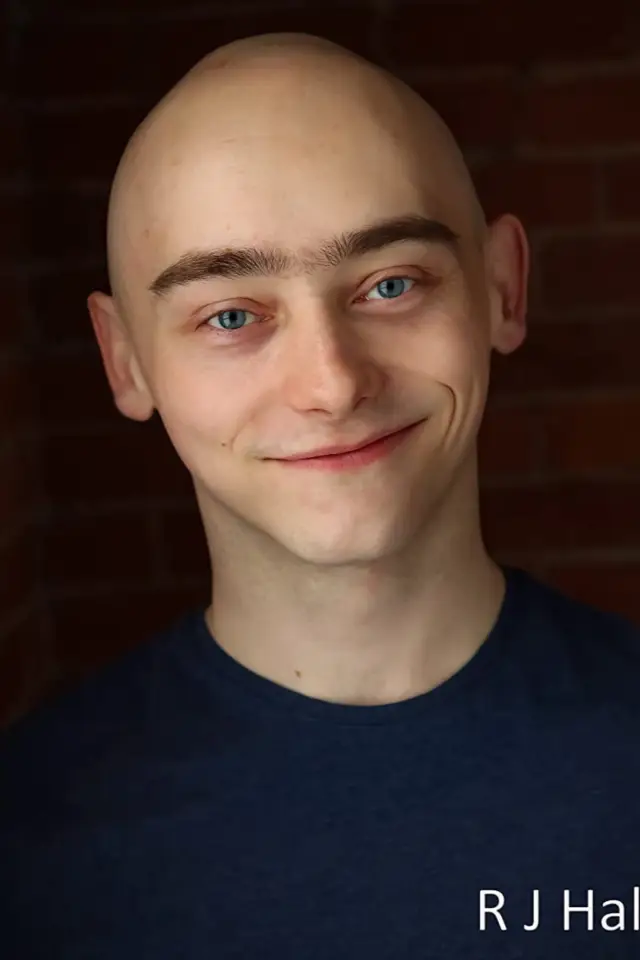 Zdjęcie  (R.J. Hall)
