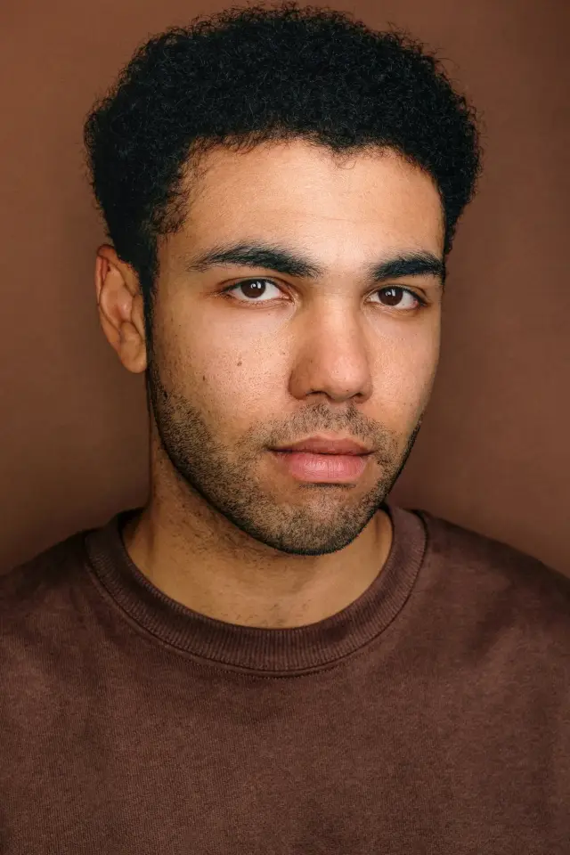 Zdjęcie  (Levi Brown)
