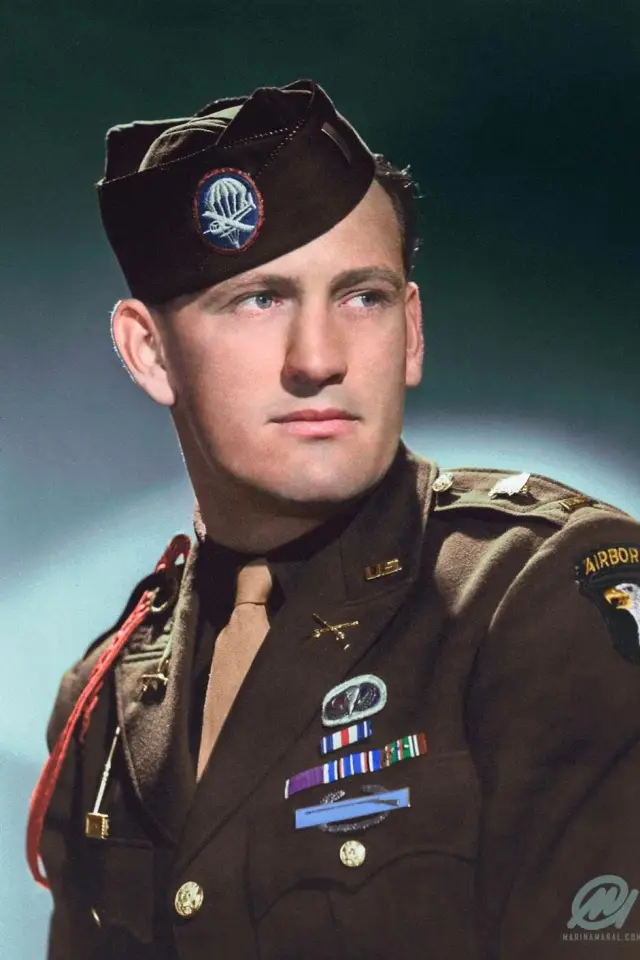 Zdjęcie  (Lynn 'Buck' Compton)