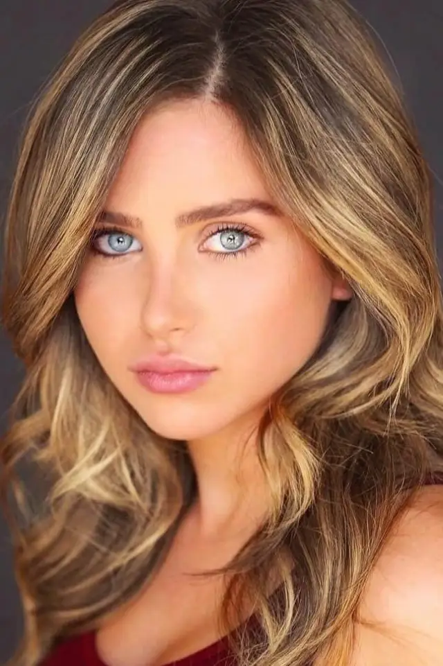 Zdjęcie Ryan Whitney Newman