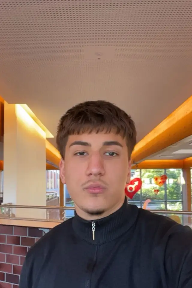 Zdjęcie  (Amir Elzhurkaev)