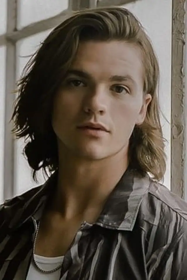 Zdjęcie Joel Courtney