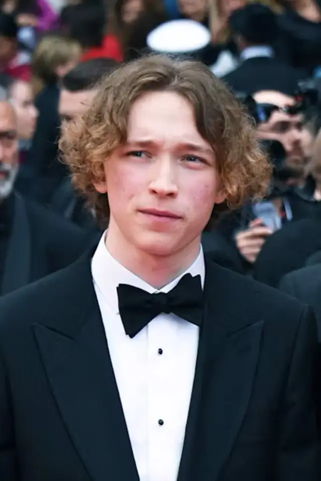Zdjęcie  (Dashiell Upton)