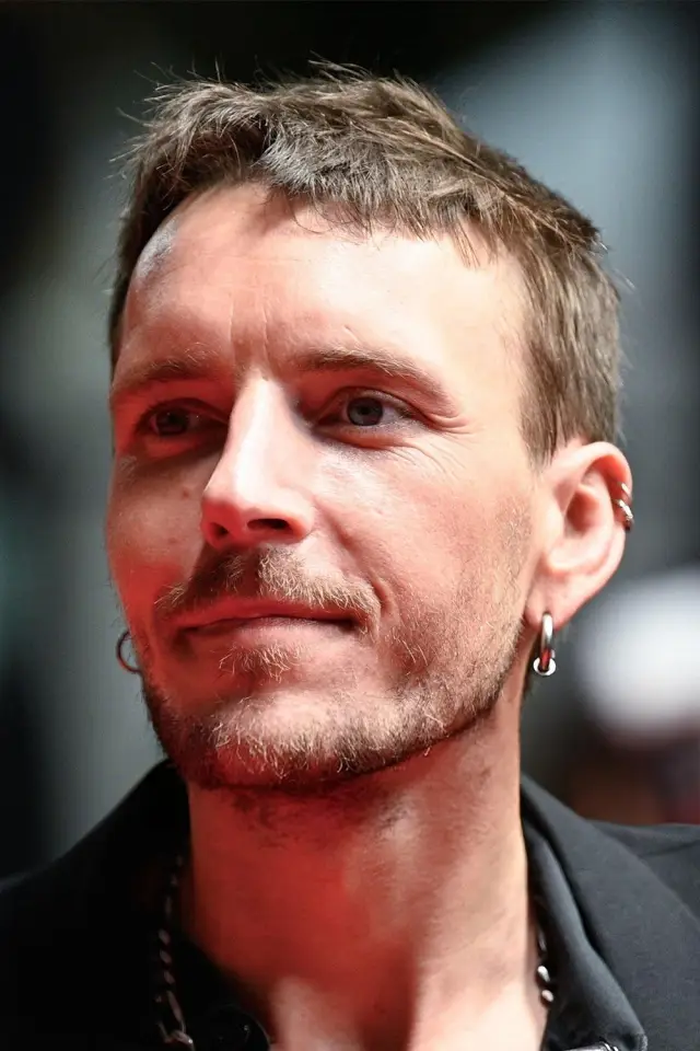Zdjęcie  (Joshua Liam Henderson)