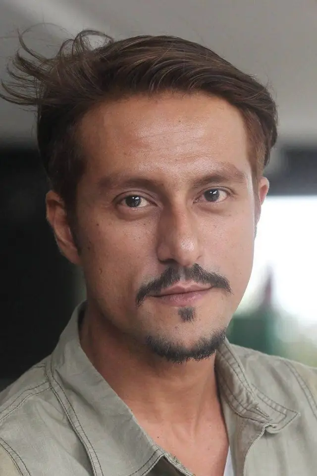 Zdjęcie Bront Palarae
