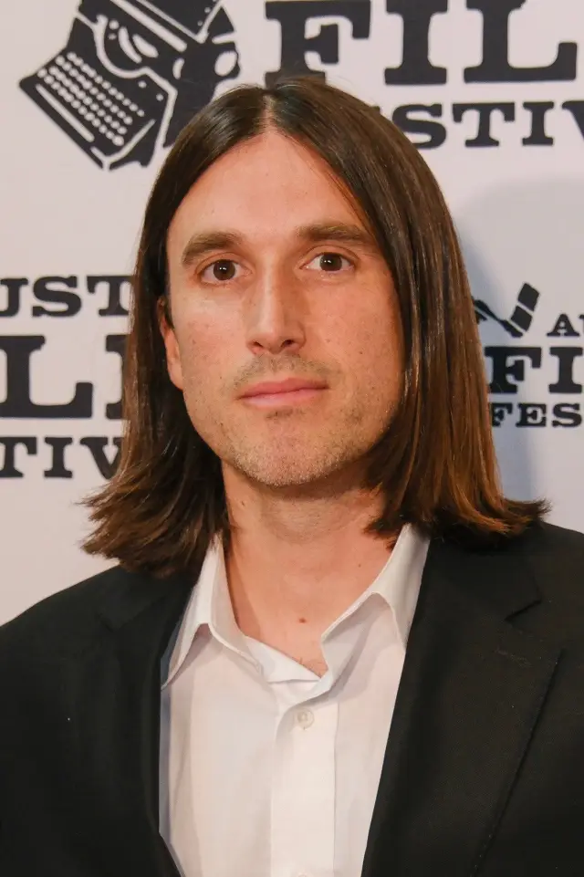 Zdjęcie  (Richie James Follin)