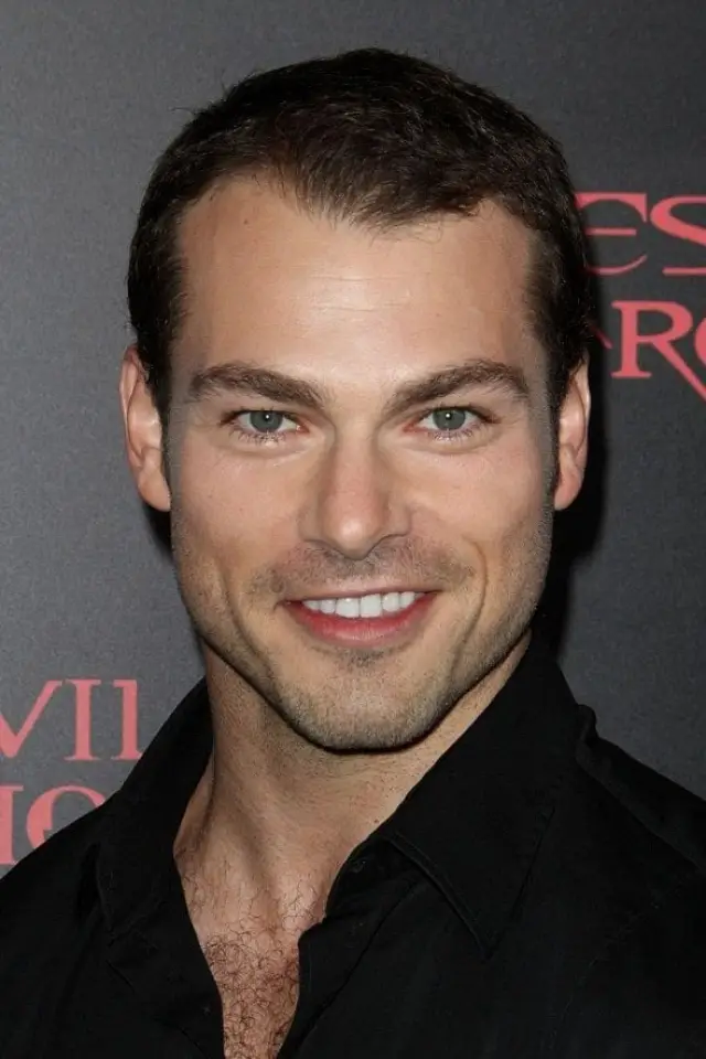 Zdjęcie Shawn Roberts