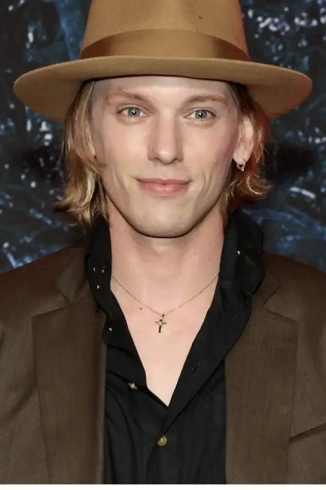 Zdjęcie Jamie Campbell Bower