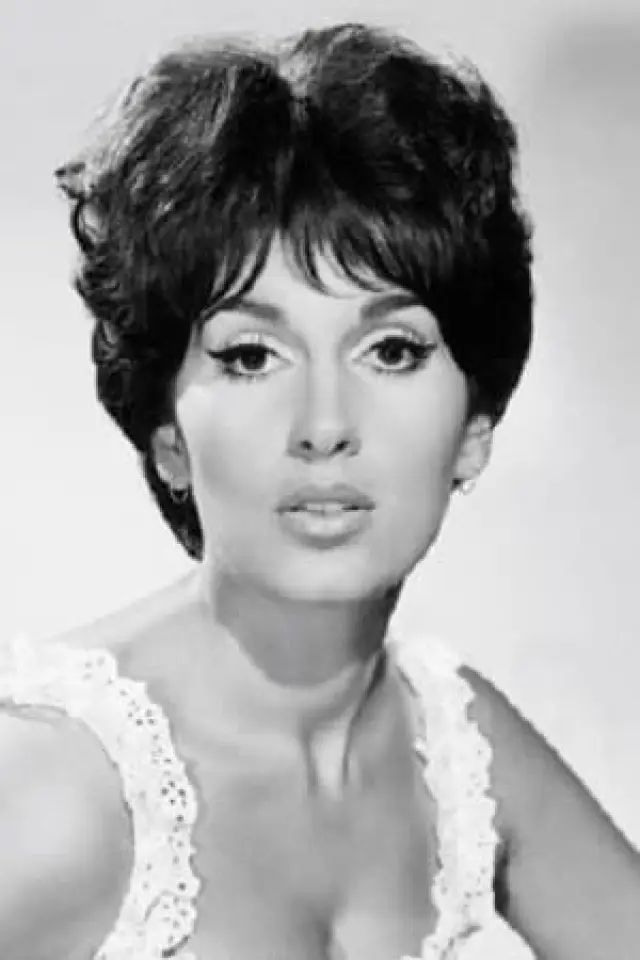 Zdjęcie  (Yvonne Romain)