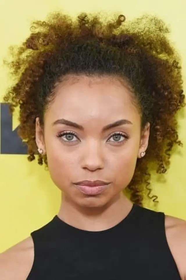Zdjęcie Logan Browning