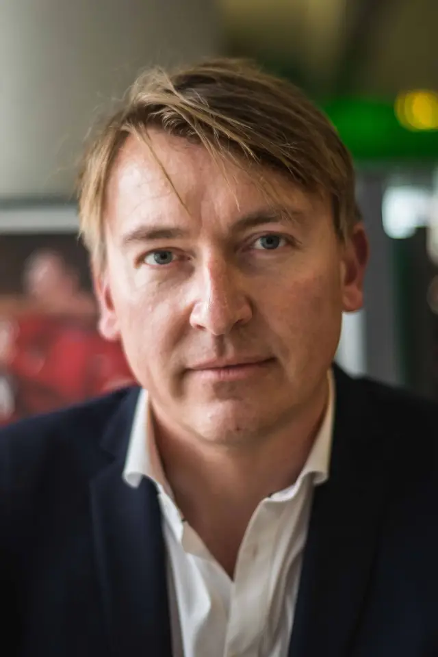 Zdjęcie  (James Strong)