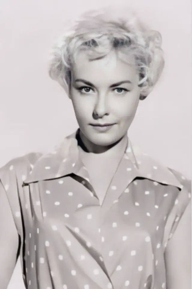 Zdjęcie  (Junia Crawford)