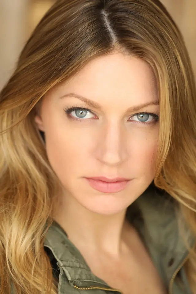 Zdjęcie  (Jes Macallan)