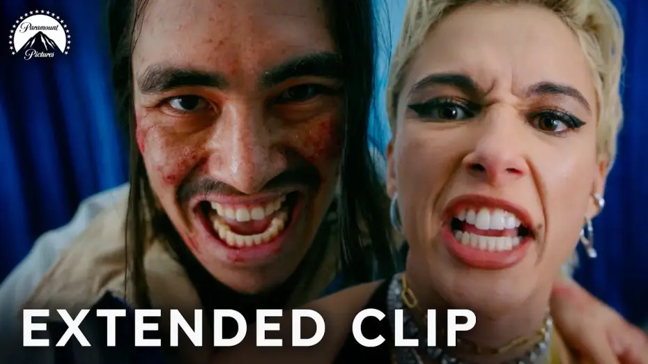 Wideo do filmu Uśmiechnij się 2 — Extended Clip - Entity Haunts Skye Riley's Meet and Greet