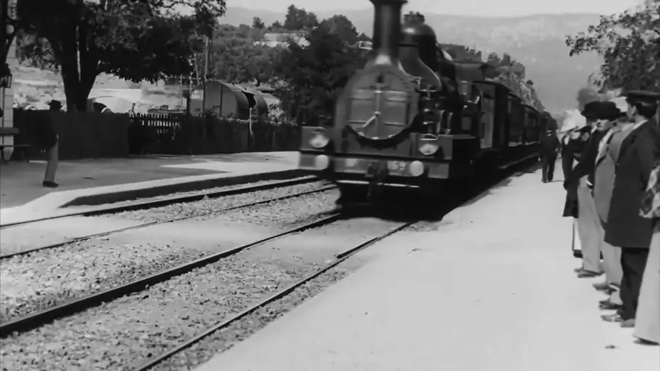 Wideo do filmu Wjazd pociągu na stację w Ciotat — Arrival of a Train at La Ciotat, Lumière Brothers, 1896