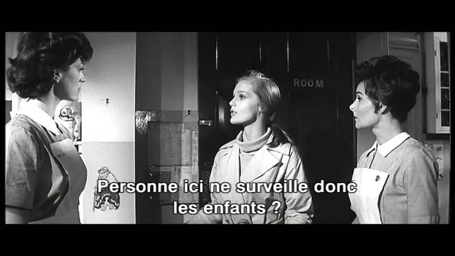 Wideo do filmu Bunny Lake zaginęła — BUNNY LAKE A DISPARU - Extrait ˝À la recherche de Bunny˝ VOST