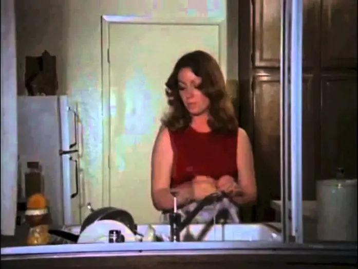 Wideo do filmu Atak pomidorów zabójców — Attack of the Killer Tomatoes - First Attack and Opening Scene