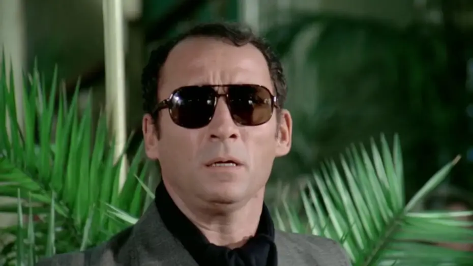 Wideo do filmu Jak zrobić słonia w trąbę — Un éléphant ça trompe énormément (1976) - Oú il est René ?