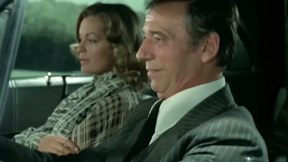 Wideo do filmu Cezar i Rozalia — CÉSAR ET ROSALIE | Extrait - Sortie de route