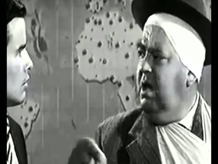 Wideo do filmu Raz, dwa, trzy — Escena "Todo el mundo está corrompido" Uno, dos, tres (Billy Wilder, 1961)