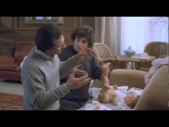 Wideo do filmu 3 Hommes et un couffin — Trois hommes et un couffin ( bande annonce )