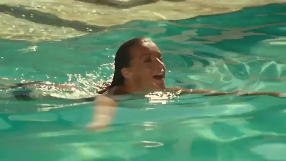 Wideo do filmu Basen — LA PISCINE | Extrait - Baignade au soleil