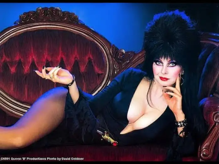 Wideo do filmu Elvira, władczyni ciemności — LA BANDE ANNONCE D'ELVIRA MAITRESSE DES TENEBRES